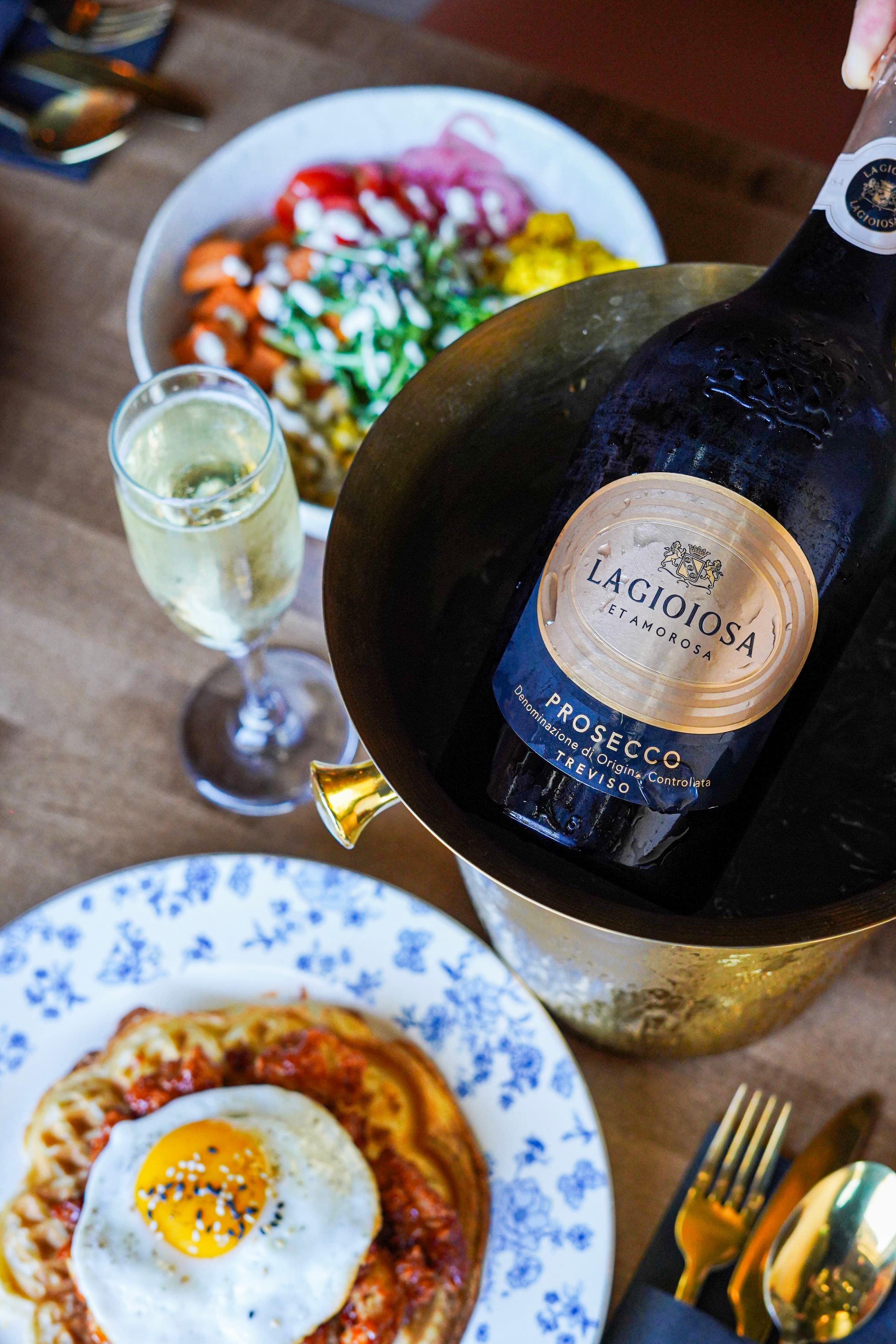 Bubbles, beats & brunch - Image 2