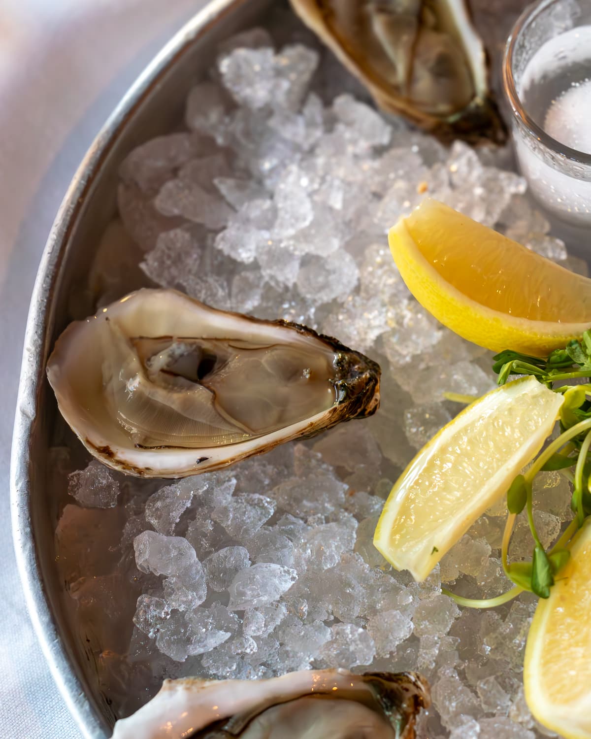 Von's Happy Hour - Image 1