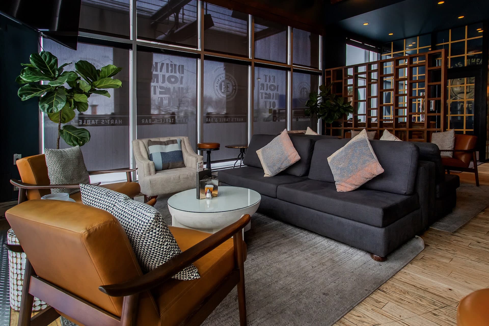 Hart's Table & Bar - Image 2